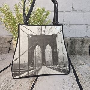 SHOULDER BAG SMALL BROOKLYN BRIDGE BLACK AND WHITE PRINT EUC